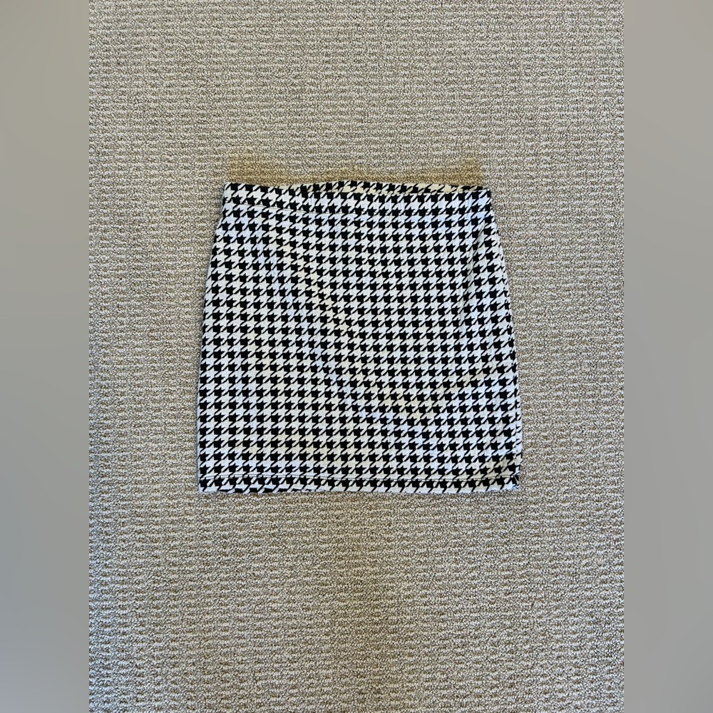 Art Class Black and White Houndstooth Mini Skirt